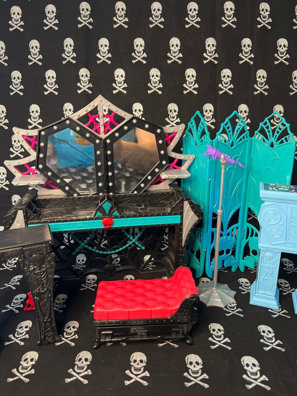 Monster High Large Furniture Lot
